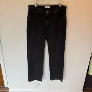 Abercrombie and fitch the 90’s relaxed jeans high rise black raw hem size 16