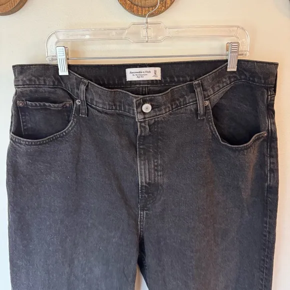 Abercrombie and fitch the 90’s relaxed jeans high rise black raw hem size 16