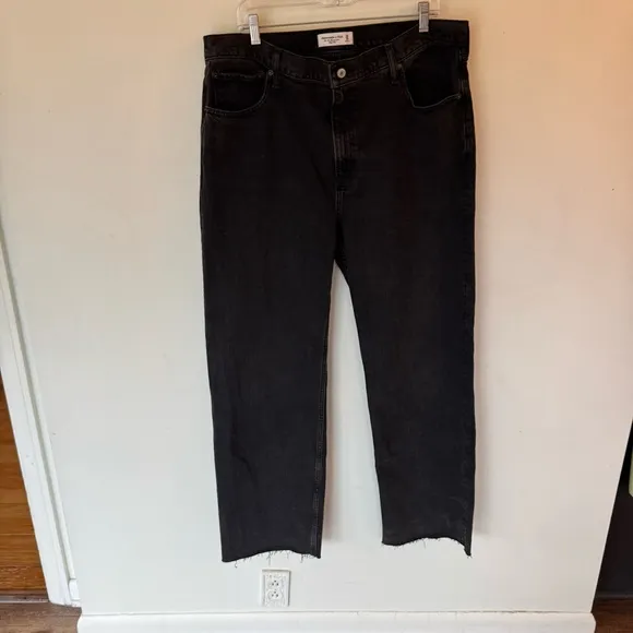 Abercrombie and fitch the 90’s relaxed jeans high rise black raw hem size 16