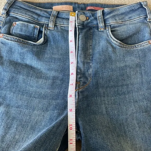 Anthropologie Pilcro High Rise Flare Jeans. Women size 25