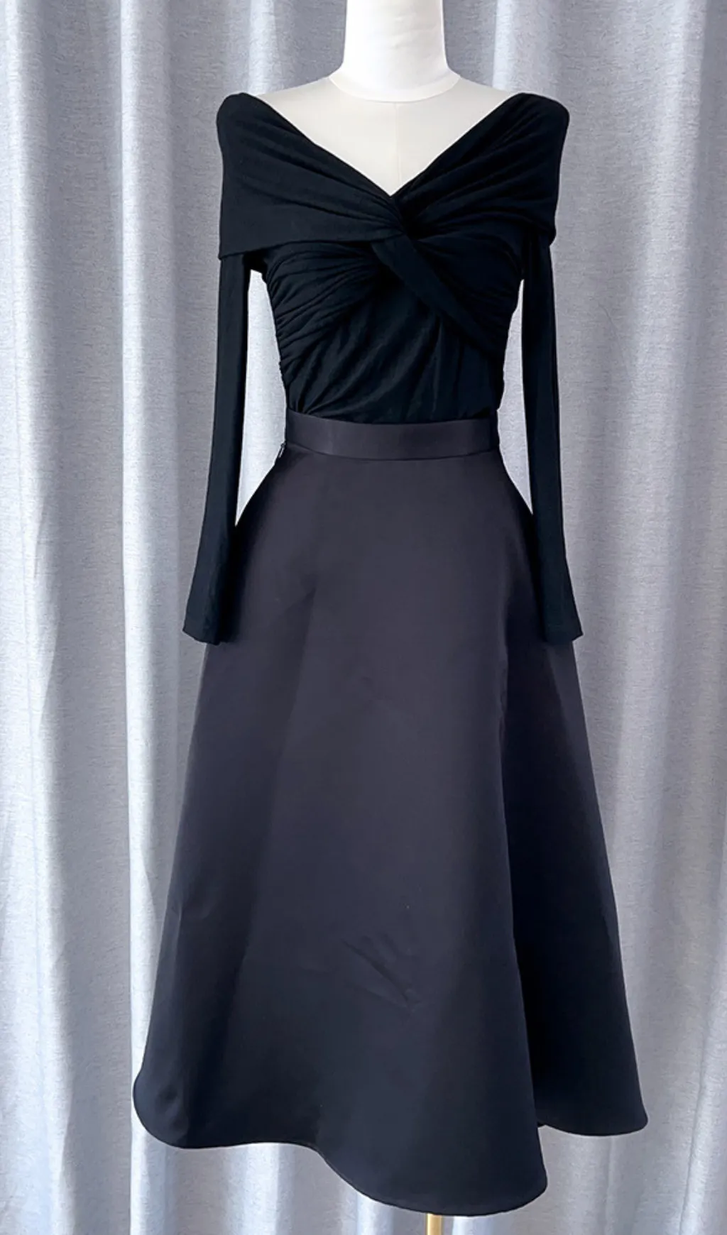 Black high waist vintage skirt