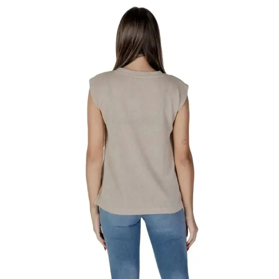 B.young Women's Beige Sleeveless Round Neck Tank Top