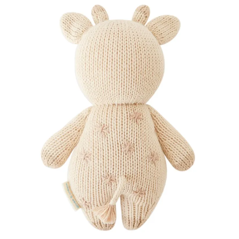cuddle   kind Baby giraffe