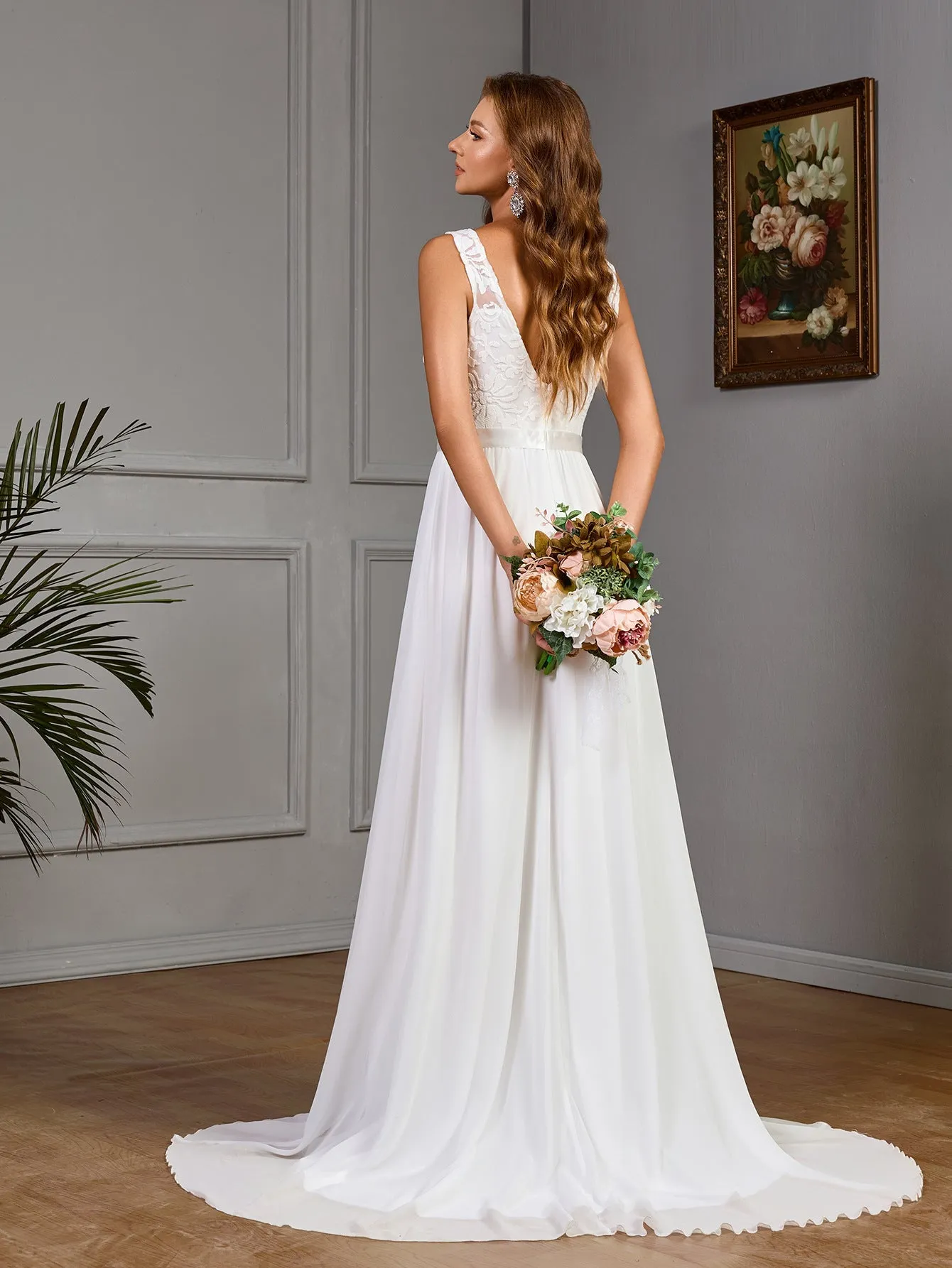 Graceful Sleeveless Lace and Chiffon Wedding Gown