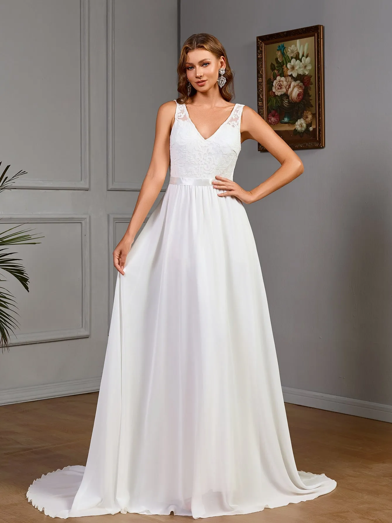 Graceful Sleeveless Lace and Chiffon Wedding Gown
