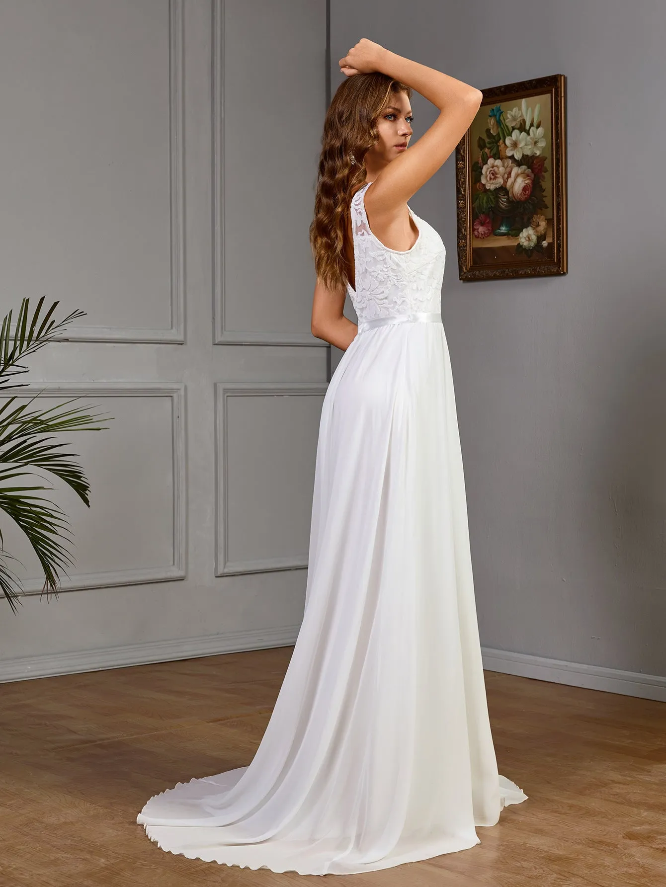 Graceful Sleeveless Lace and Chiffon Wedding Gown