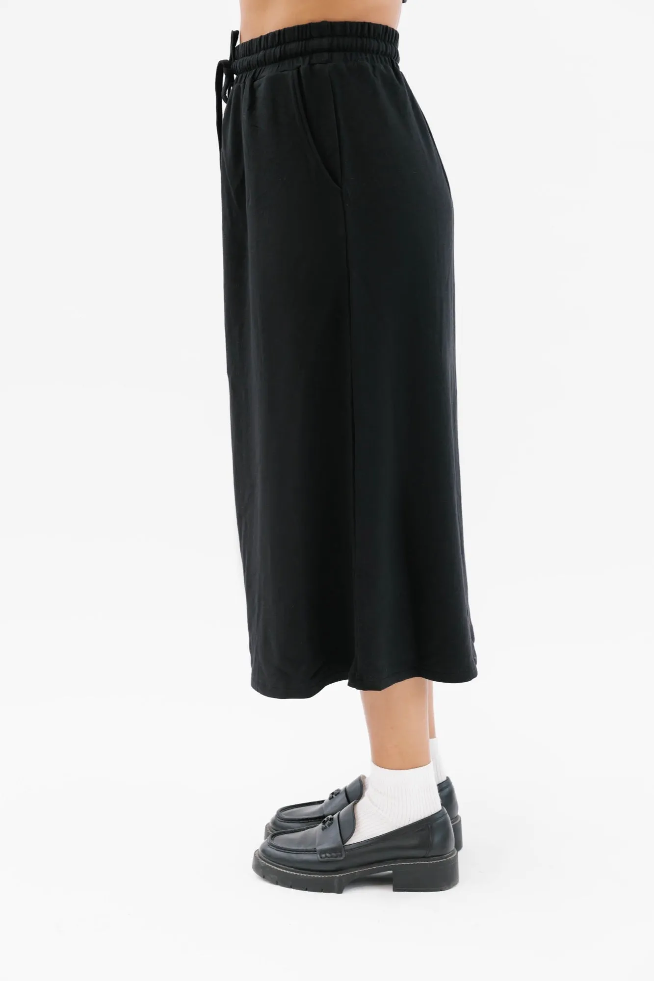 Hang Out Skirt in Midnight Black