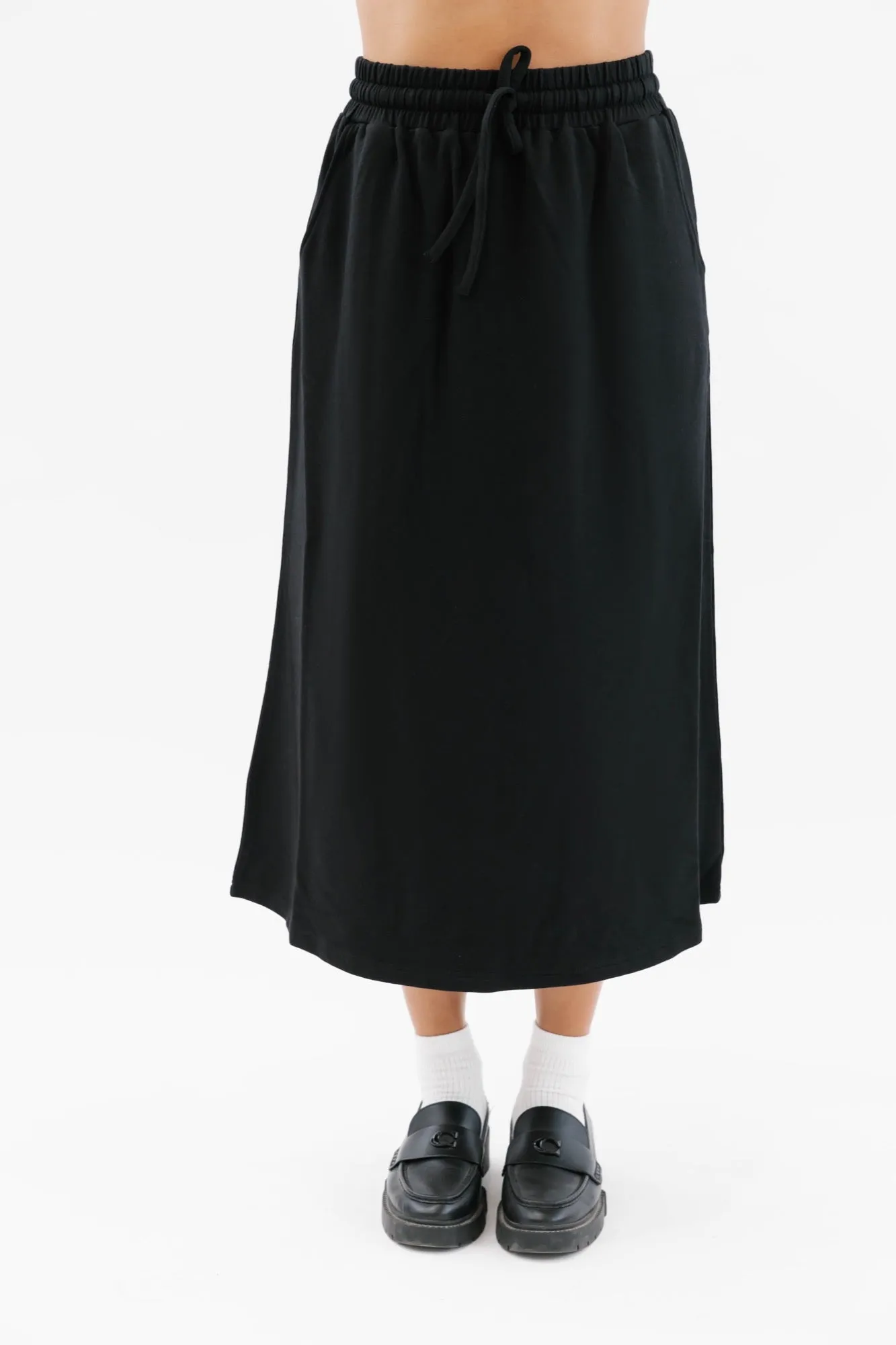 Hang Out Skirt in Midnight Black