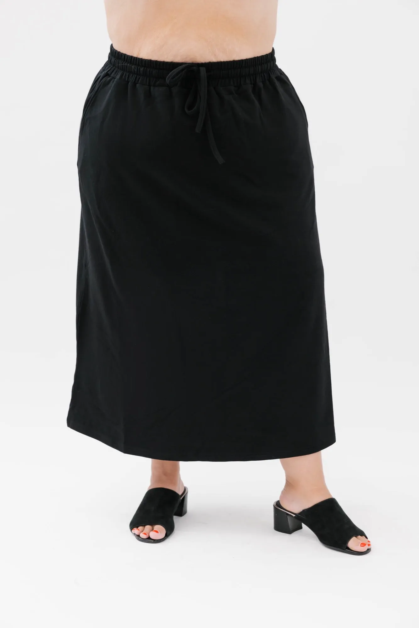 Hang Out Skirt in Midnight Black