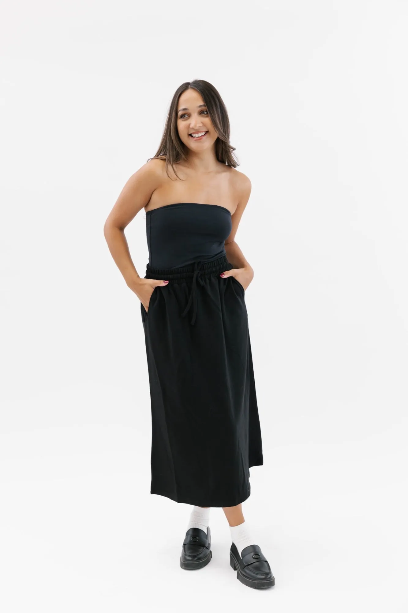Hang Out Skirt in Midnight Black