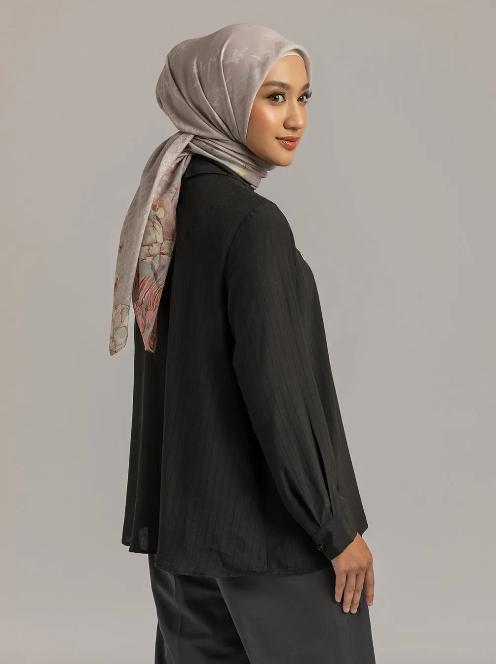 MIYA TOP PLAIN BLACK