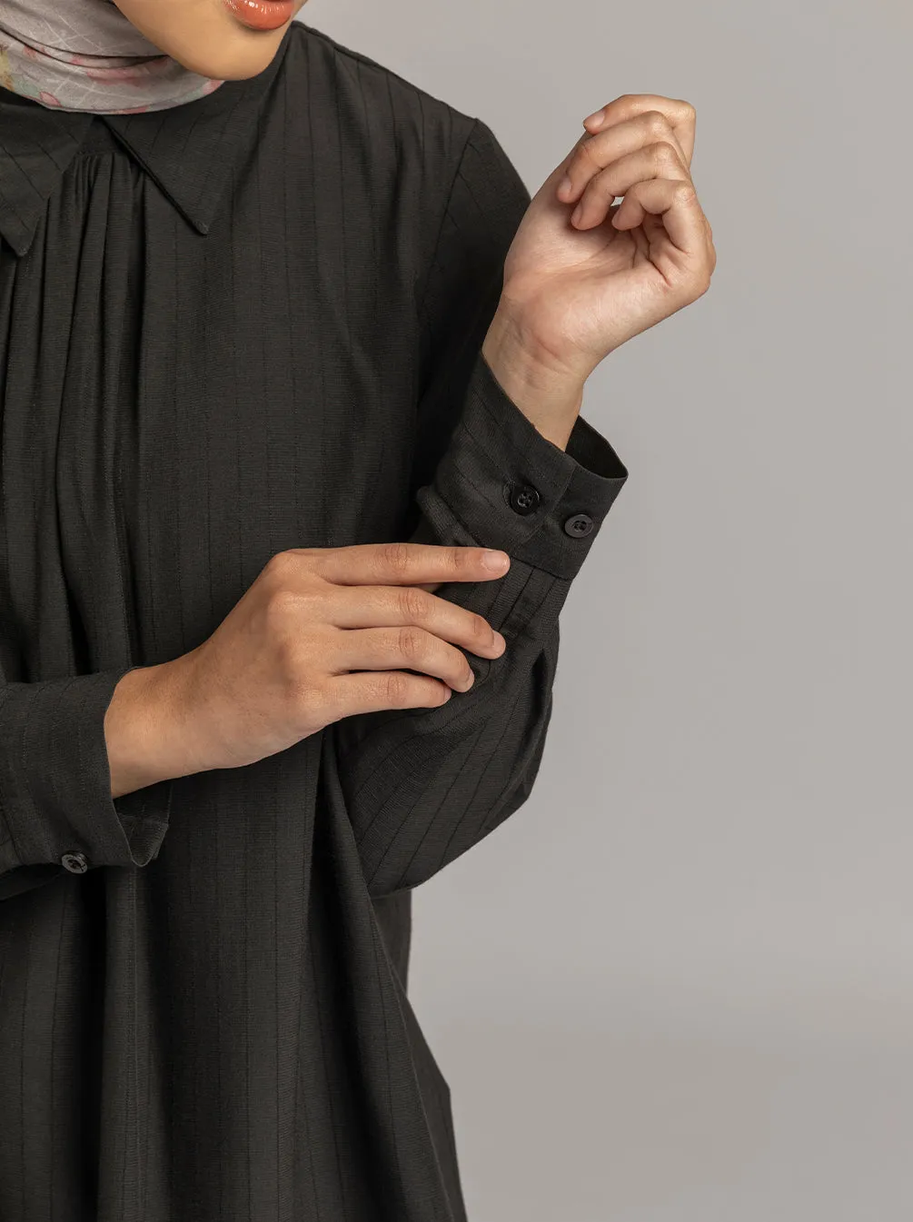 MIYA TOP PLAIN BLACK