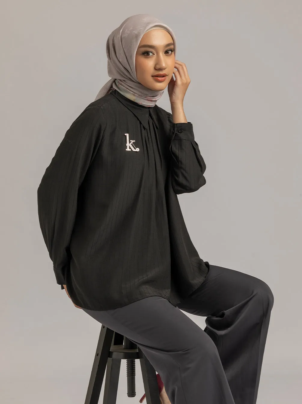MIYA TOP PLAIN BLACK