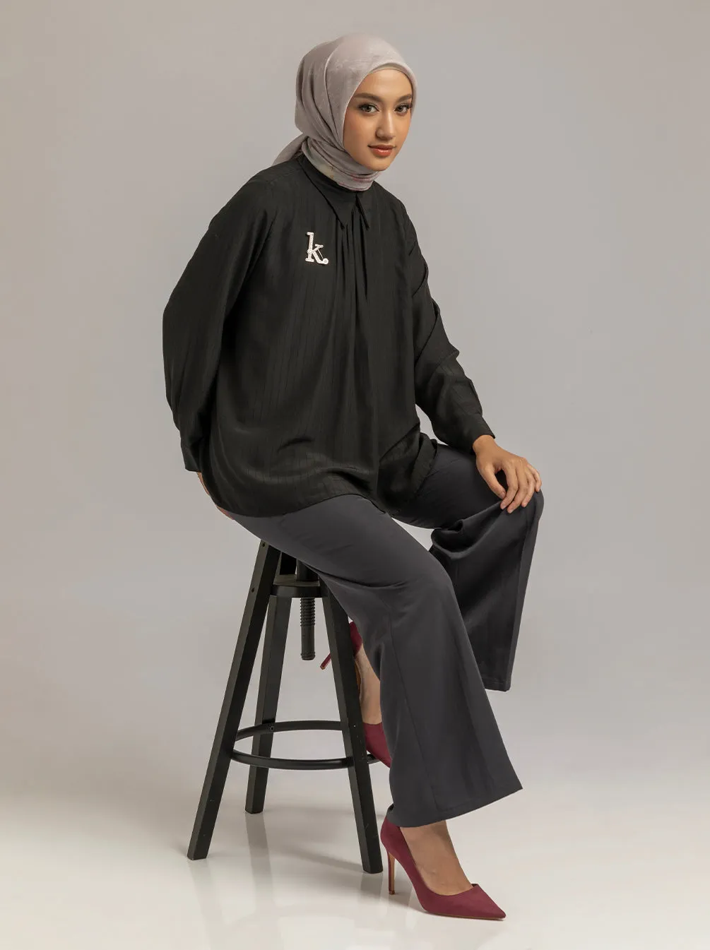 MIYA TOP PLAIN BLACK