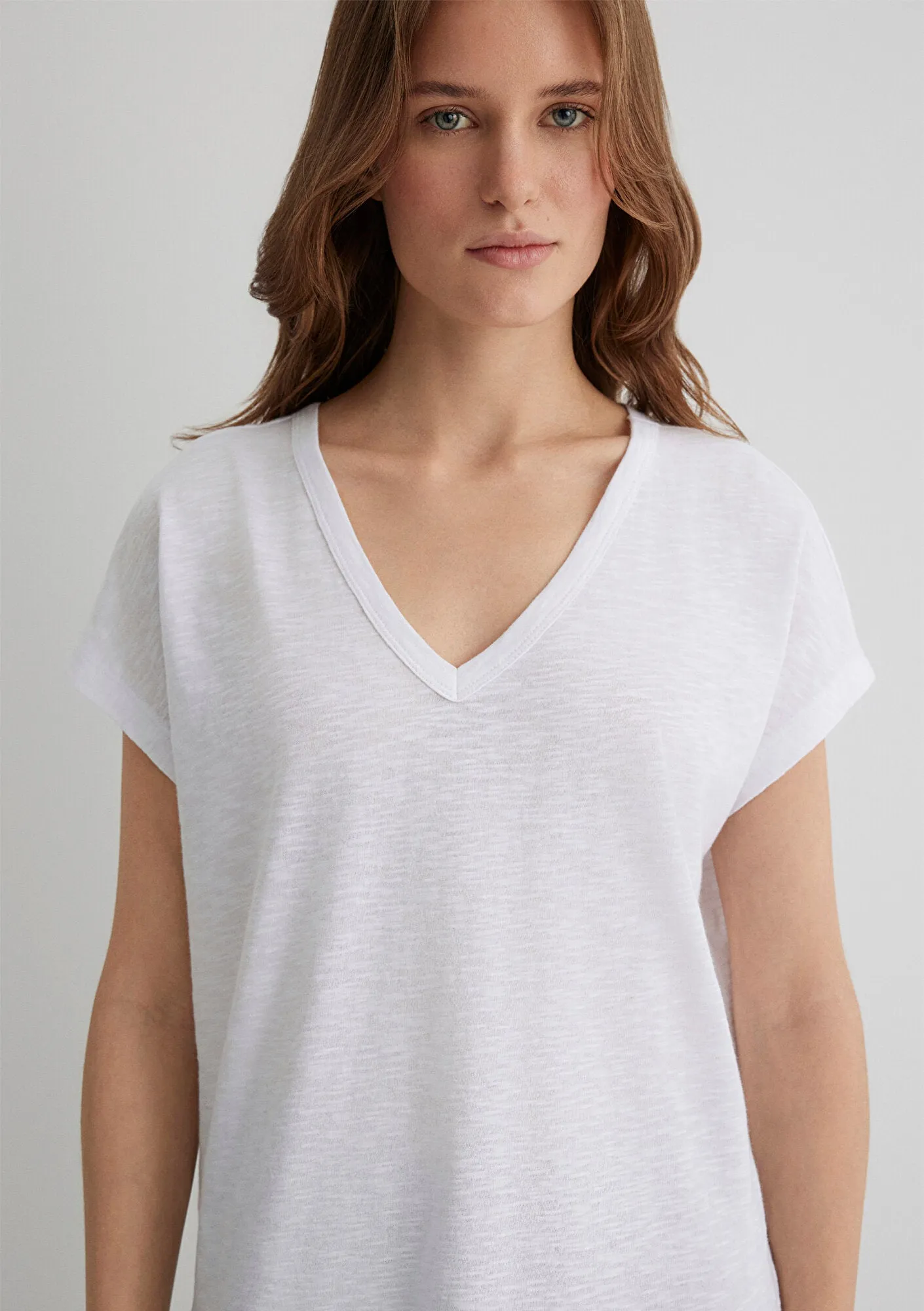 V Neck White Basic T-Shirt