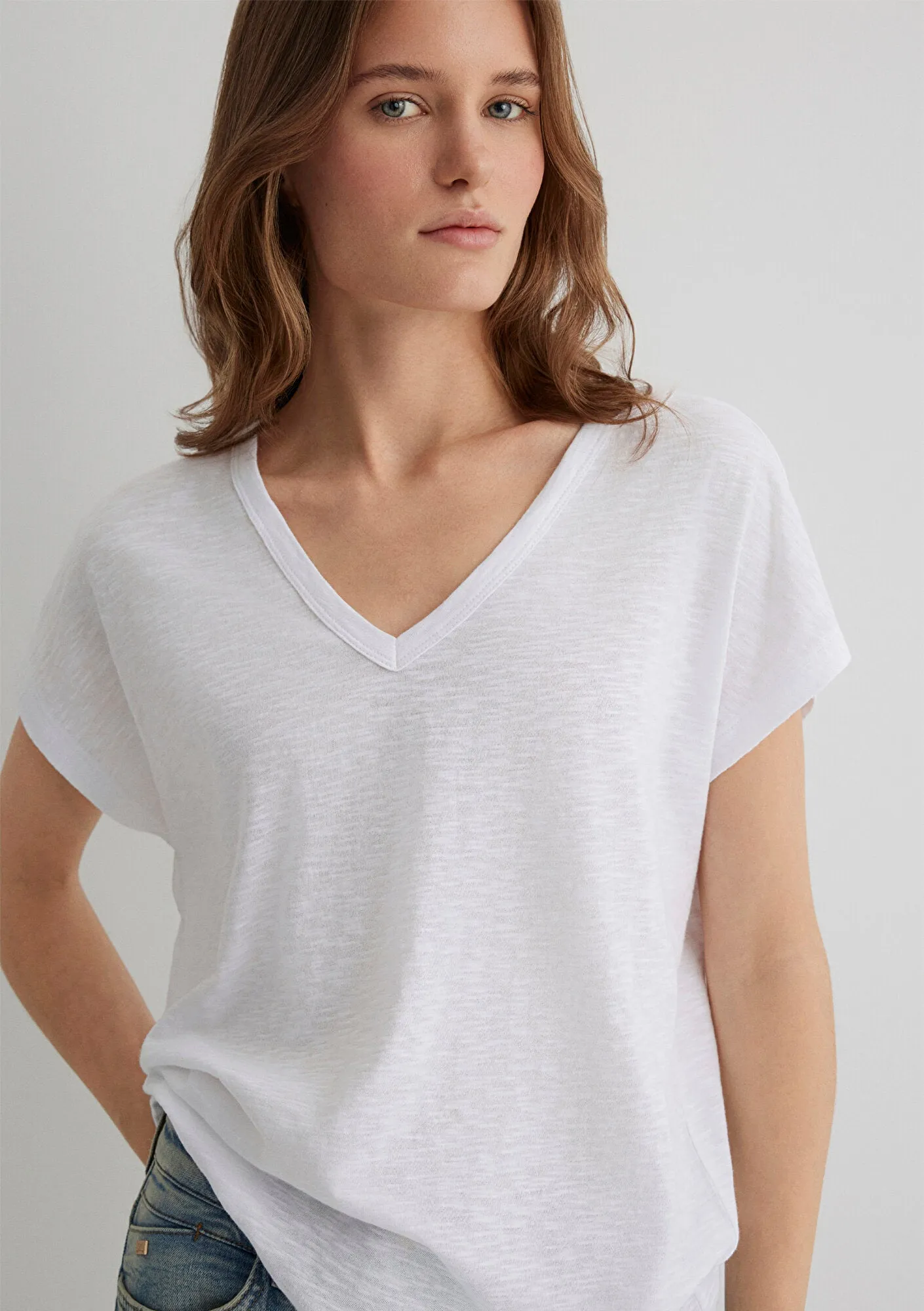 V Neck White Basic T-Shirt